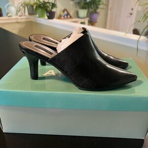 Array Black Mules Sleek Design